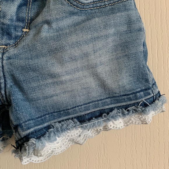 Girl’s Abercrombie Dark Wash Lace-Trim Midi Shorts - Picture 4 of 5